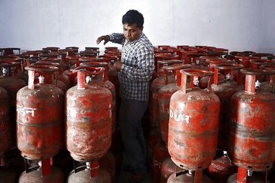 Prices of LPG Cylinders See Sharp Hike; to Cost Rs 858 in Delhi, Rs 829 in Mumbai