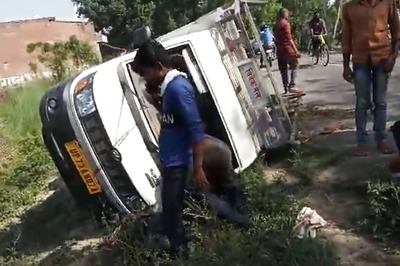 18 Migrant Workers Travelling Back Home Injured After Truck Turns Turtle in UP