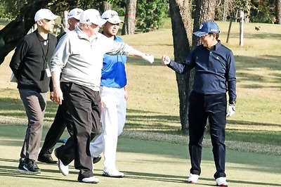Shinzo Abe Duels With 'Long Hitter' Donald Trump on Golf Course
