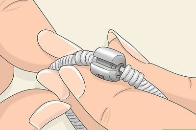 How to Put Charms on a Pandora Bracelet