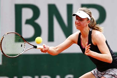 Mona Barthel advances to third round at Aegon Classic