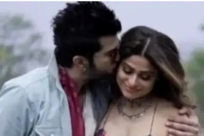 In Viral Picture, Raqesh Bapat Kisses Shamita Shetty's on Cheeks