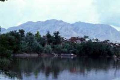 Cable TV services resume in Kashmir