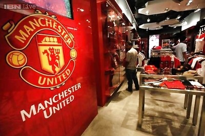 Club owners to raise $150 million by cutting Manchester United stake
