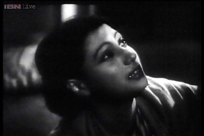 Suchitra Sen cremated, an enigma even in her final journey