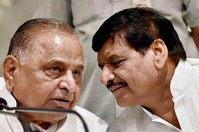 Mulayam Yadav Shares Stage With Brother Shivpal for the First Time After Formation of Secular Morcha