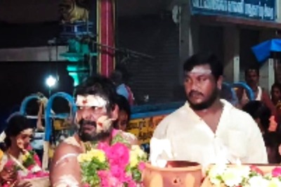 Ganja Karuppu Visits Samayapuram Mariamman Temple To Pray For AIADMK's Edappadi Palaniswami