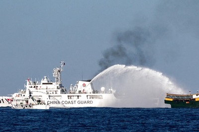 Caught on Camera: Chinese Water Cannon Hurts 3 Philippine Soldiers, US Condemns 'Dangerous Actions'