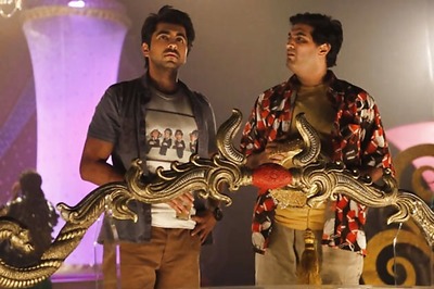 Watch Ayushmann direct Kunal Roy Kapoor in 'Nautanki Saala'