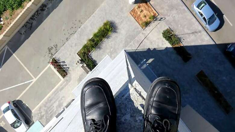 Jobless IIT-Delhi Graduate Jumps Off 7th Floor of Campus Building