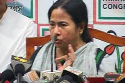 Mamata threatens to resume Singur agitation
