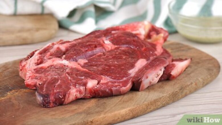 How to Keep Meat Moist in the Oven