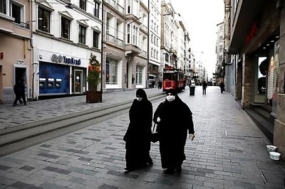 Lockdown sees Turkish women bear brunt of unpaid work - research