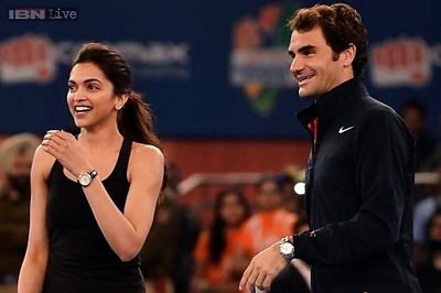 Bollywood stars wow IPTL fans in Delhi