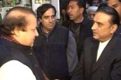 Zardari apologises to Sharif, asks him to rejoin govt