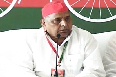Mulayam pitches for Third Front, slams UPA, NDA