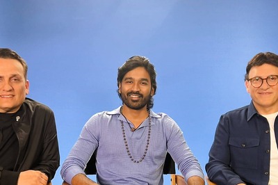 Russo Brothers In India: Joe Russo Gets A Rainy Welcome in Mumbai, Removes Mask To Greet Cameras