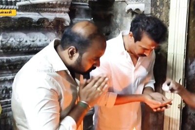Samuthirakani Seeks Blessings At Sankaranarayan Temple As Yaavarum Vallavare Prepares For Release