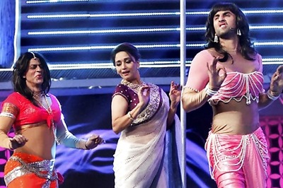 Snapshot: SRK, Ranbir dress in drag at Filmfare