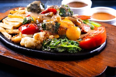 What the Fork: From California, How Sizzlers Became So Hot in Mumbai, Kunal Vijayakar Writes