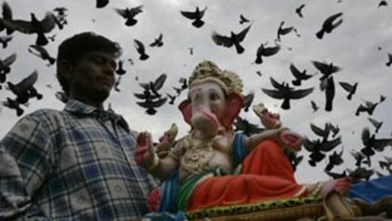 Holy day in Mumbai: Ganesh fest, Ramzan begins