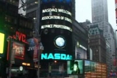 US crisis continues, world's biggest economy sinks further