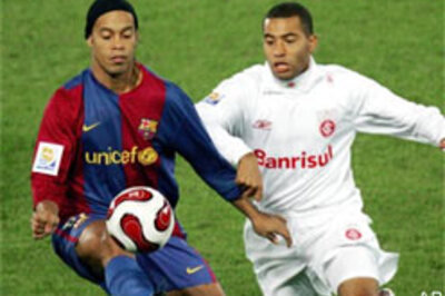 Sevilla beat Barca to take top spot