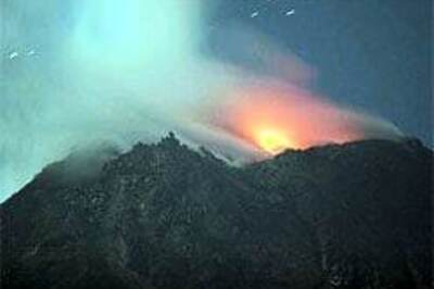 Villagers flee after Mount Merapi erupts