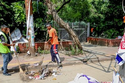 HC Says DU Campuses Still 'Shabby', Asks Poll Candidates To Remove Posters, Paint Defaced Walls