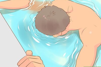 How to Wear a Nose Clip for Swimming