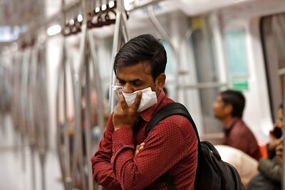 Coronavirus Outbreak: Delhi Metro to Run Staggered Services on Monday, Urges Commuters to Practise Social Distancing