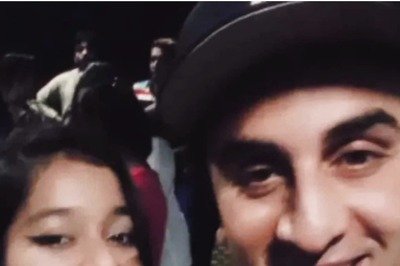 Ranbir Kapoor Delights Crew Member With a Cool Selfie On Sets of Animal; See Viral Pic