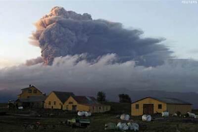 Big volcanic eruptions in Guatemala, Ecuador
