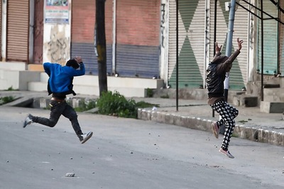 Twenty Injured in Kashmir as Protesters Defy Curfew