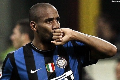 Inter sink 10-man Juventus to go back on top