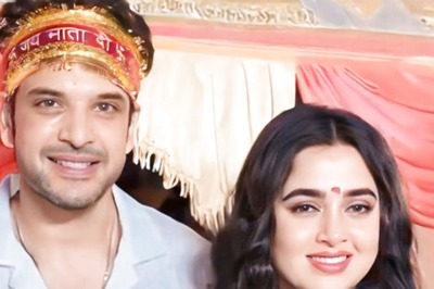 Karan Kundrra and Tejasswi Prakash Set Couple Goals As They Attend Mata Ki Chowki, Watch
