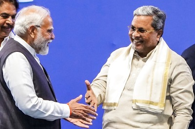 Karnataka Lok Sabha Elections: Congress, BJP Lock Horns As Stage Set for Voting In 14 Seats