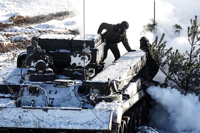 US and Allies Tell Citizens to Leave Ukraine as Russia Could Invade 'At Any Time'