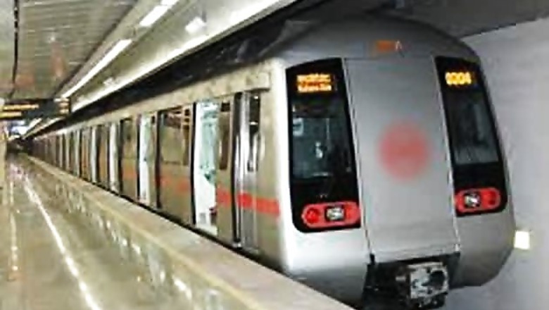 Delhi metro halted, stolen Rs 1.60 lakh recovered