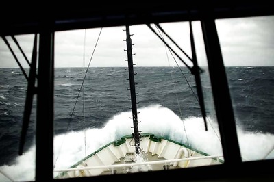8-Floor Tall Monster Ocean Wave Sets Southern Hemisphere Record