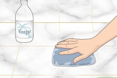 7 Damage-Free Ways to Clean Tiles with a DIY Vinegar Solution