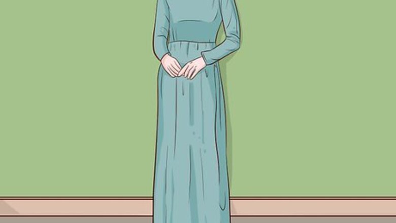 How to Wear a Maxi Dress in the Fall