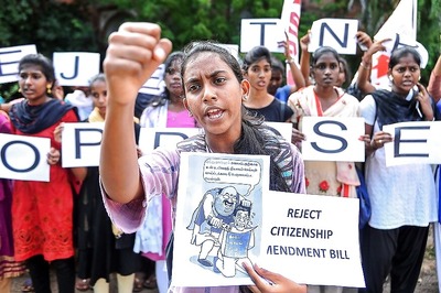 Thousands of Students of Pune's Fergusson College Take Out Rally to Protest Against CAA, NRC