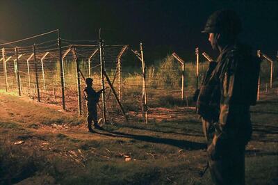 Pakistan Opens Fire and Lobs Mortars at Forward Areas along LoC, IB in Jammu & Kashmir
