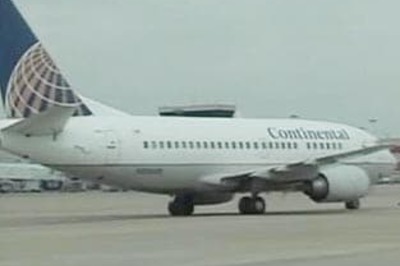 Continental pilot dies while flying; jet lands safely