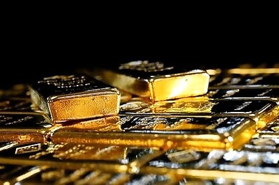Gold dives 4% as dollar holds gains and shares bounce