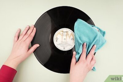 How to Paint a Vinyl Record: Painting Tips & Tricks