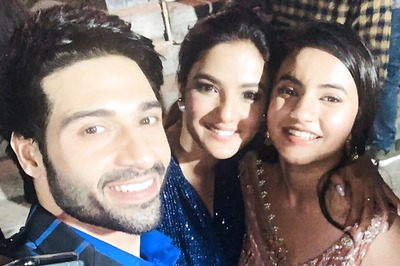 TV Actors Jasmin Bhasin, Meera Deosthale and Avinesh Rekhi Gear Up for New Year