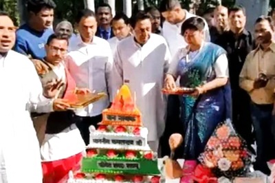 Kamal Nath In Soup After Cutting Temple-Shaped Birthday Cake; BJP Says It's 'Insult To Hindus' | Watch