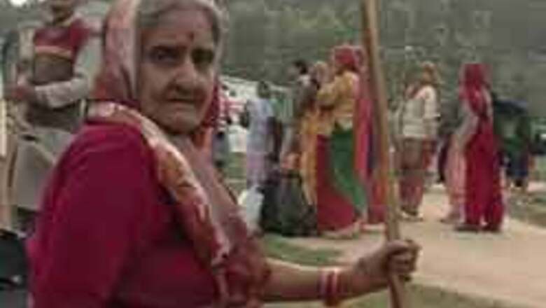 Jabalpur youth does a Shravan Kumar